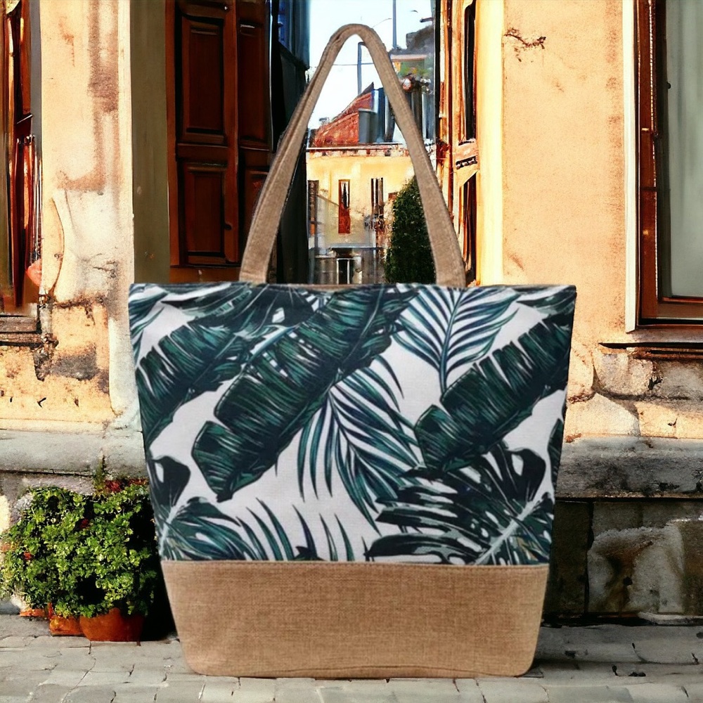 Palm‎ Leaf Botanical TOTE with zip closure that is lightweight and foldable. - Picture 3 of 8
